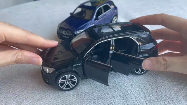 WAKAKAC 1/32 Scale Benz AMG GLE 63S SUV Toy Car, Alloy Diecast Collectible Pull Back Car Model with Light and Sound Toy Vehicles for Adults Boys Girls Gift Toy(Black)